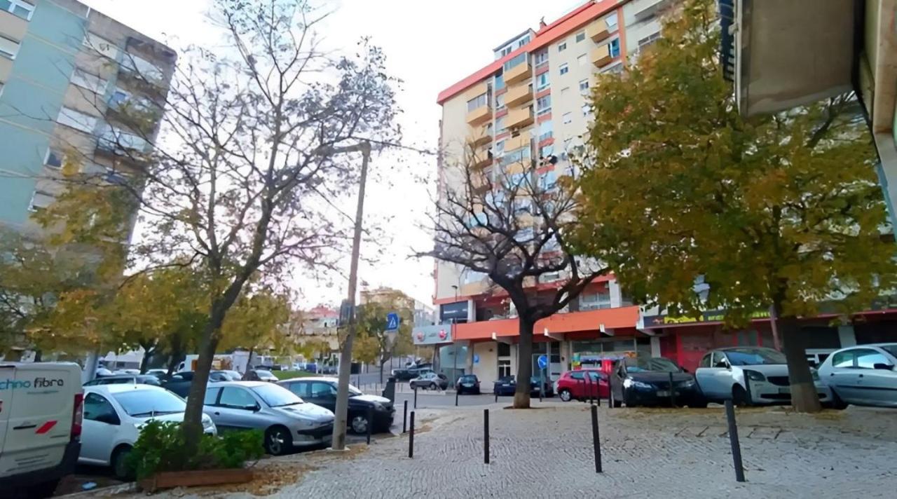 Cama Queen Benfica Em Familiar - Casa De Banho Compartilhada - Temos Cao Privat bolig Lisboa