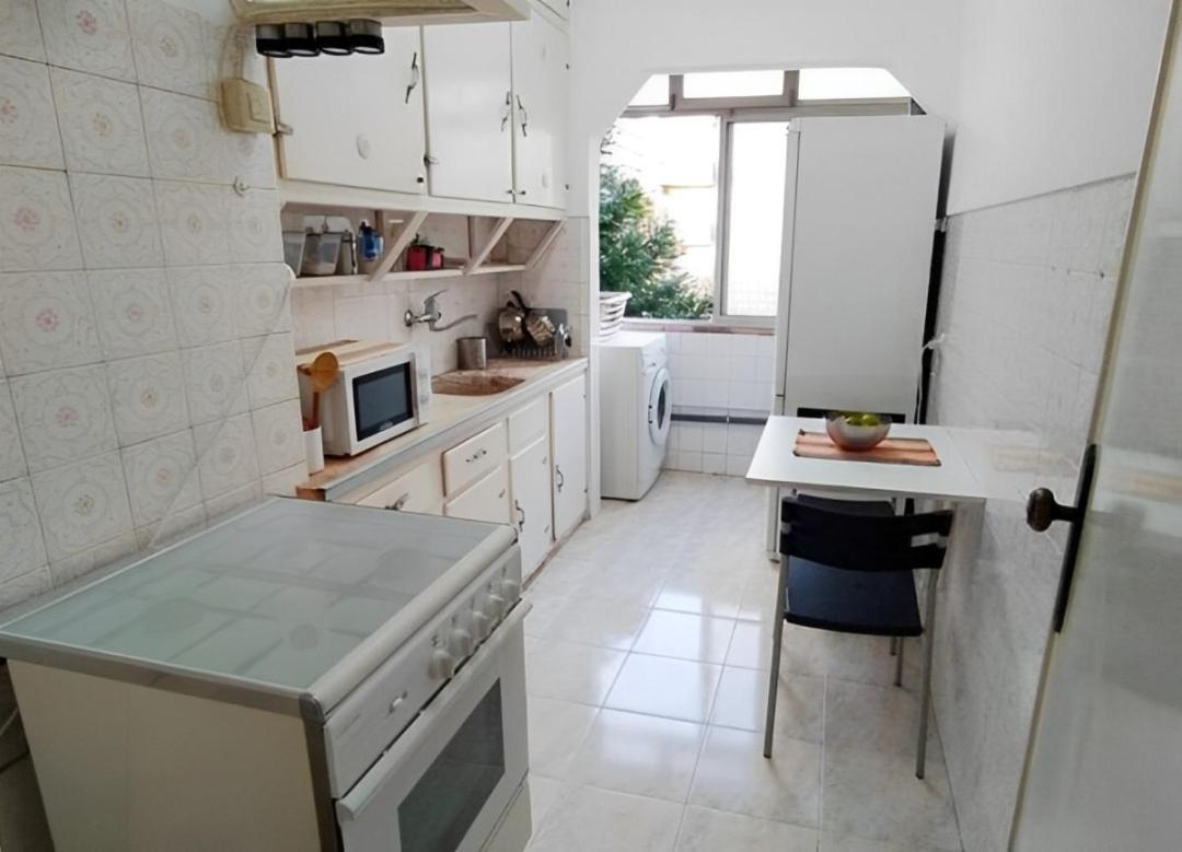 Homestay Cama Queen Benfica Em Familiar - Casa De Banho Compartilhada - Temos Cao